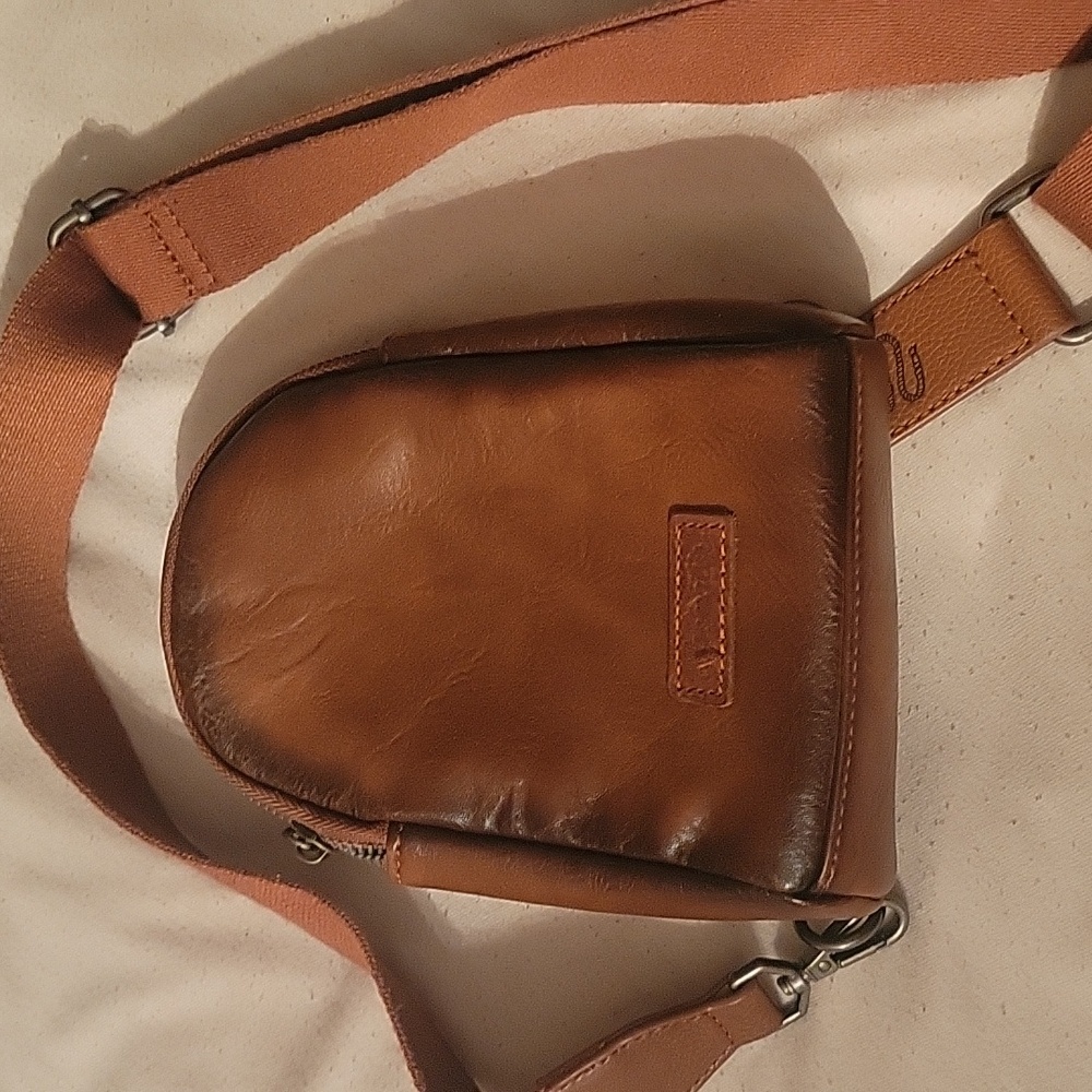 Cross body wrangler bag